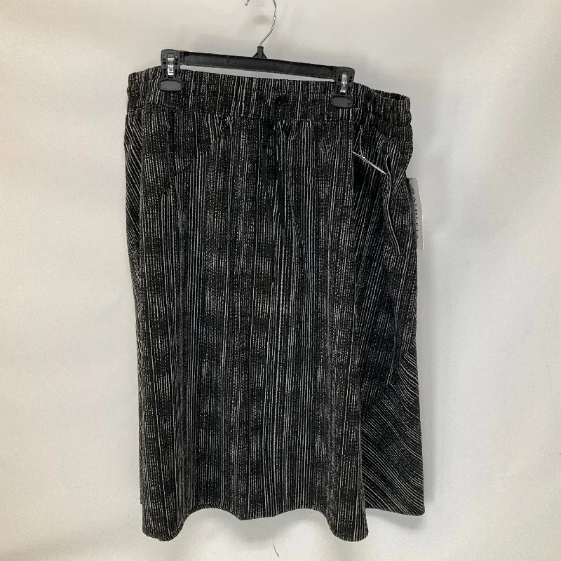 Black Athletic Skirt Athleta, Size 2x velvet skirt sumptuous