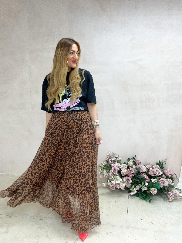 Full Floaty Maxi Skirt In Leopard Print button skirt front