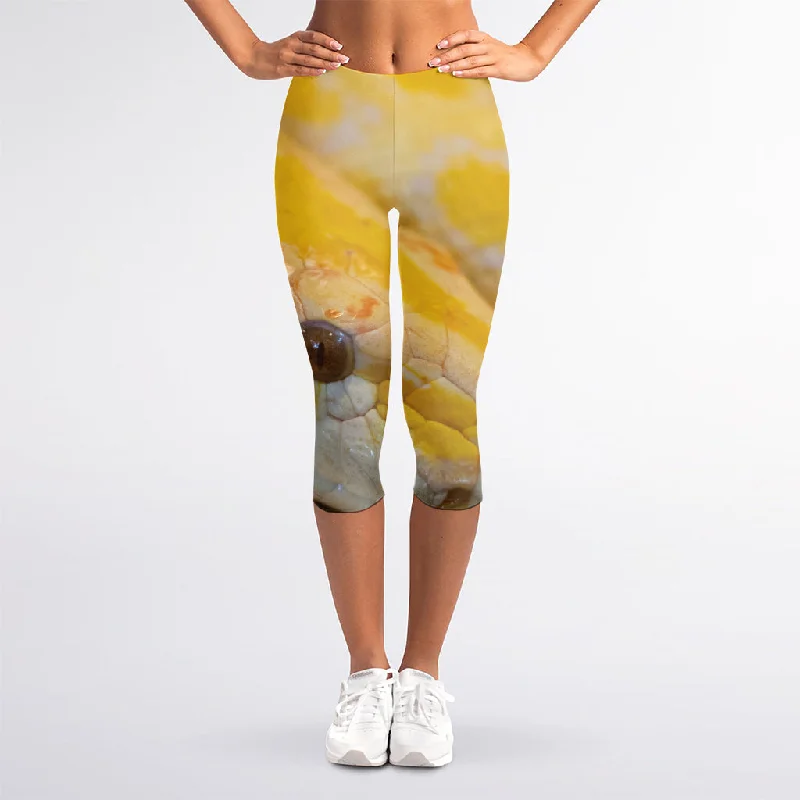 Yellow And White Python Snake Print Women's Capri Leggings Casual Sporty Leggings