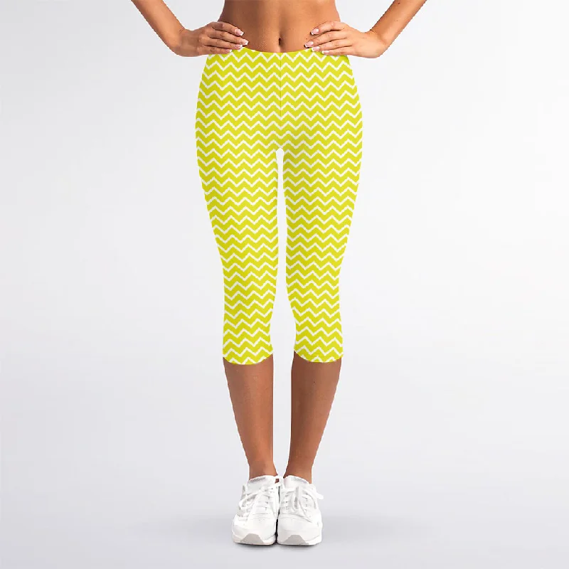 Yellow And White Zigzag Pattern Print Women's Capri Leggings Comfortable Ribbed Sports Leggings