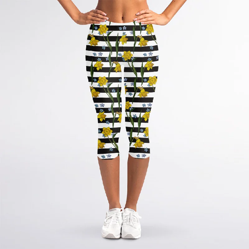 Yellow Daffodil Striped Pattern Print Women's Capri Leggings Chic Workout Leggings