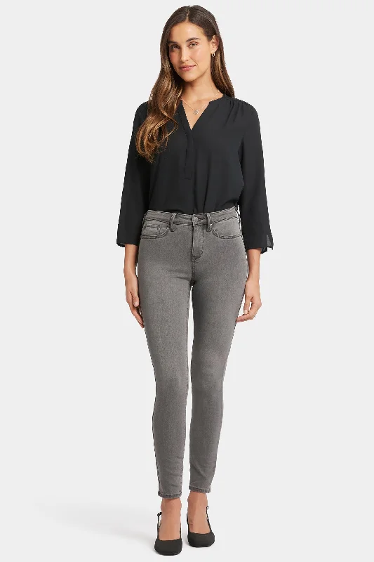 Ami Skinny Jeans - Highlands Comfortable Jogger Style Jeans