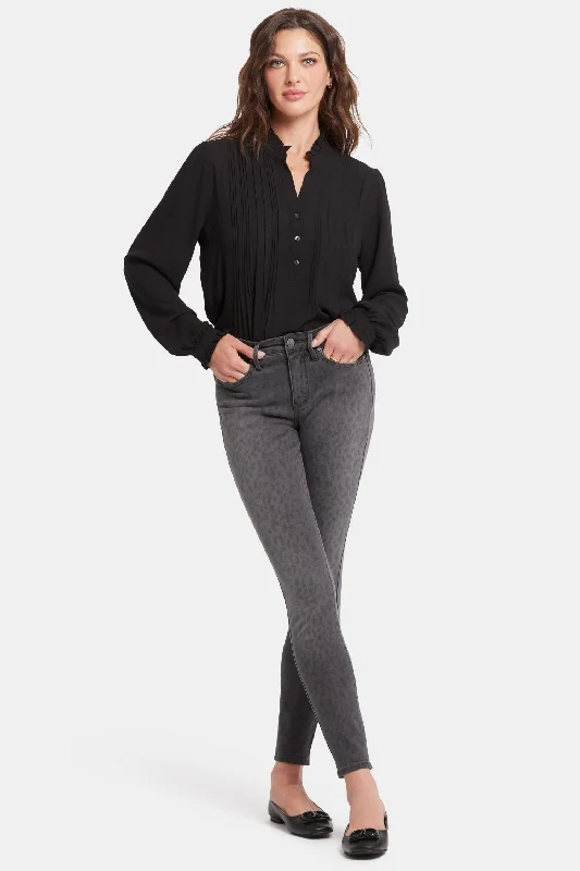 Ami Skinny Jeans - Wild Spirit Fashionable Straight Cut Jeans