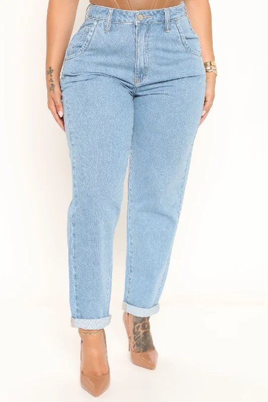 In The Moment No Stretch Loose Fit Mom Jeans - Light Blue Wash Fashionable Mom Jeans