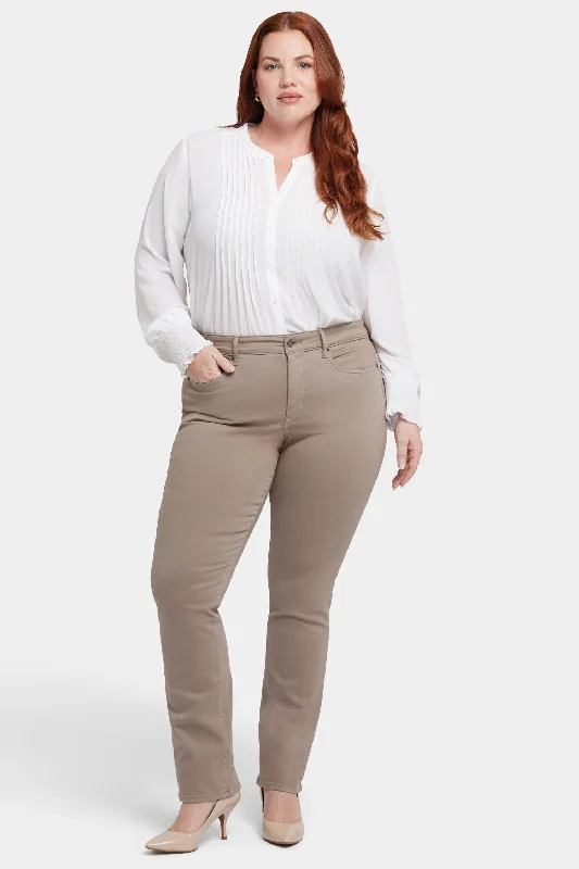 Marilyn Straight Jeans In Plus Size - Saddlewood Trendy Classic Fit Jeans